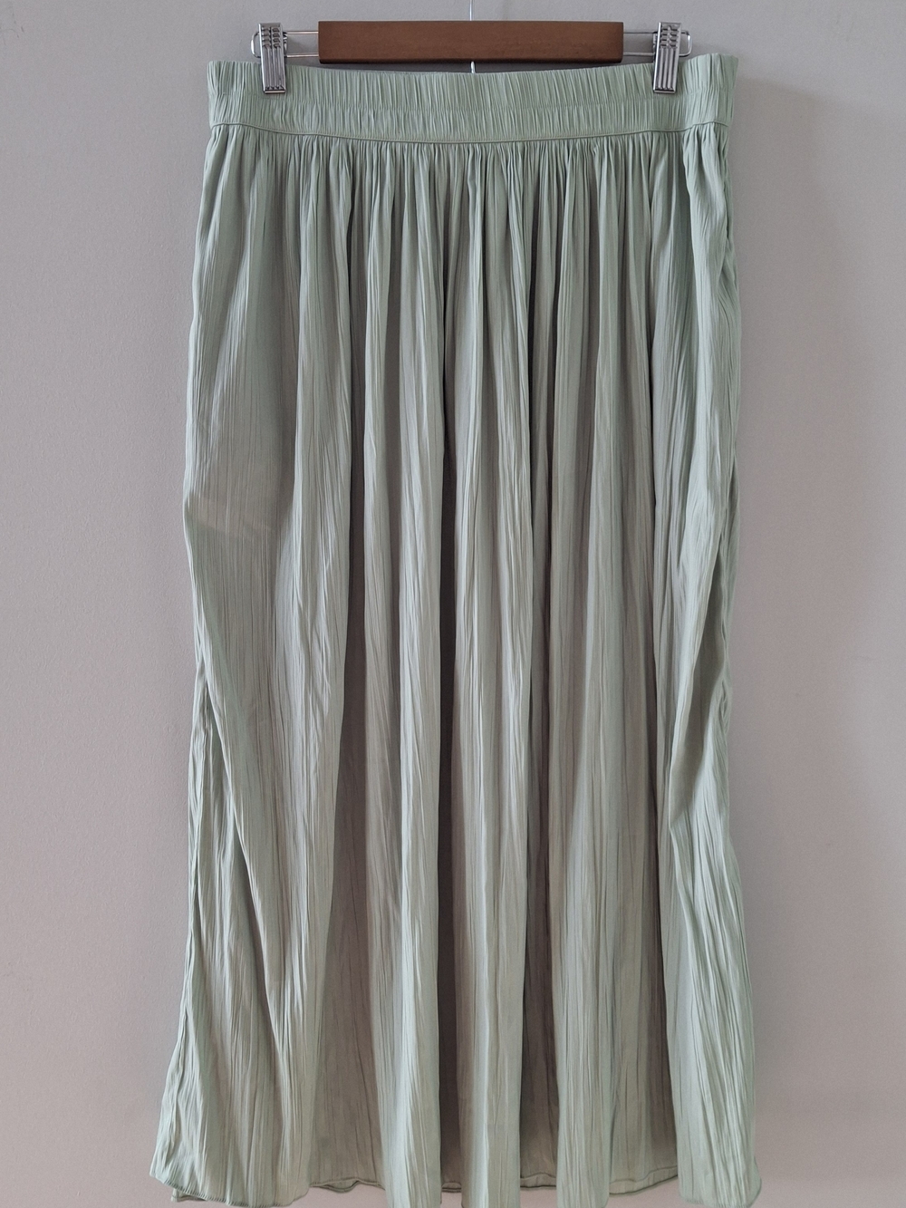 Chicos Sage Green Pleated Maxi Skirt With Pockets Size LARGE Comfy Flowy Skirt